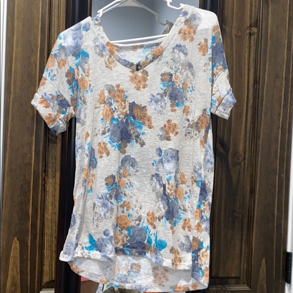 Flower shirt size M